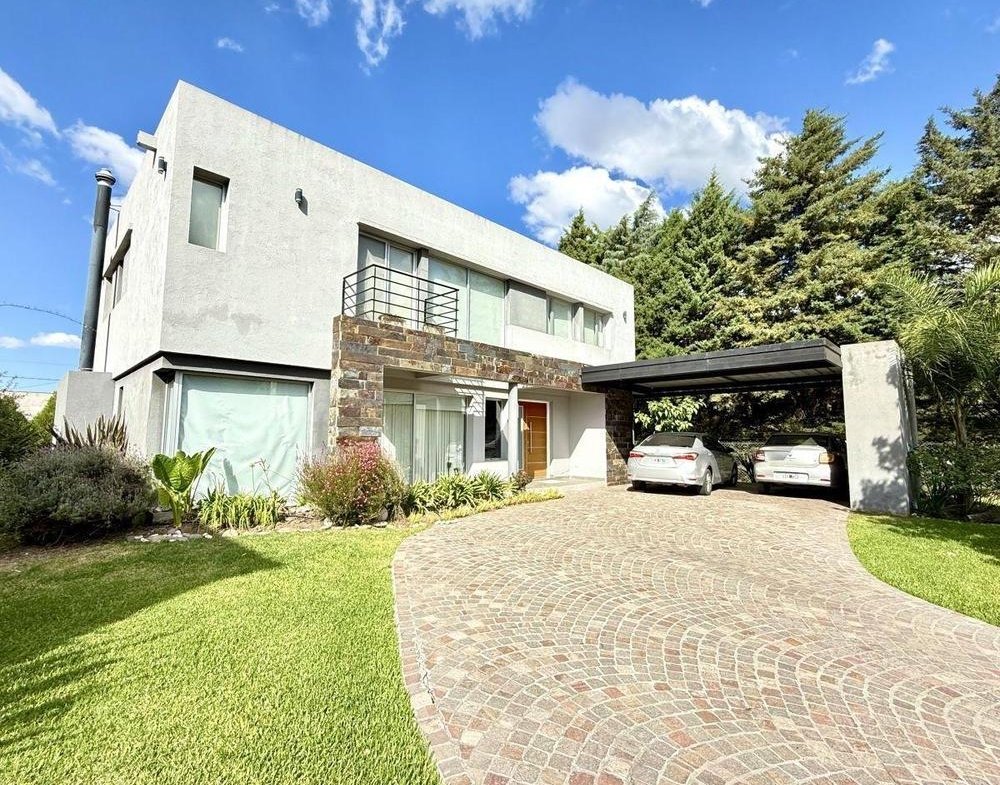 Casa en Venta en Los Naranjos – Canning