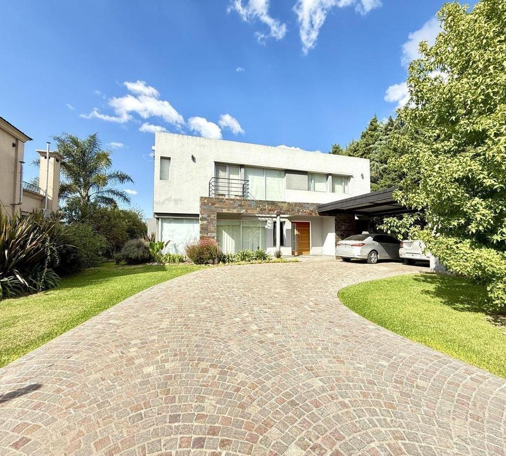 Casa en Venta en Los Naranjos – Canning