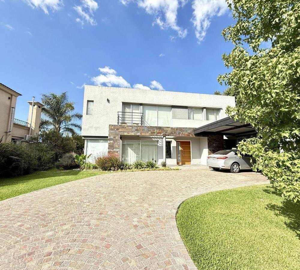 Casa en Venta en Los Naranjos – Canning