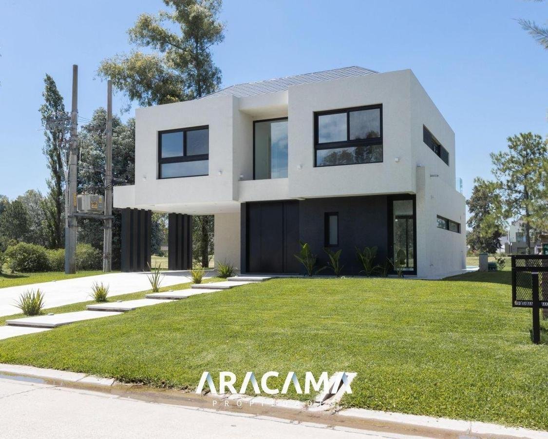 Casa en Venta en Saint Thomas Este Oeste – Canning
