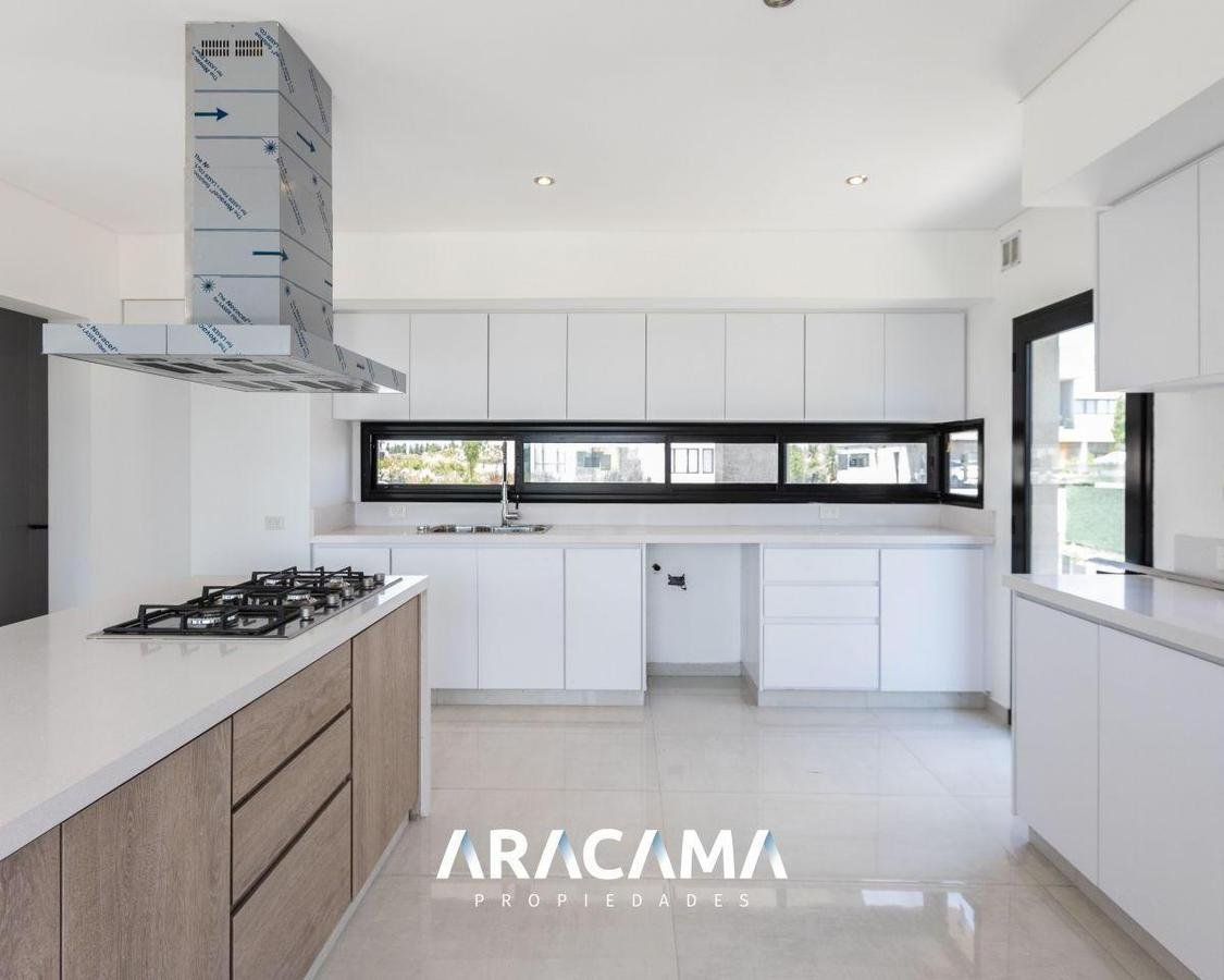 Casa en Venta con 4 dormitorios en La Providencia – Canning