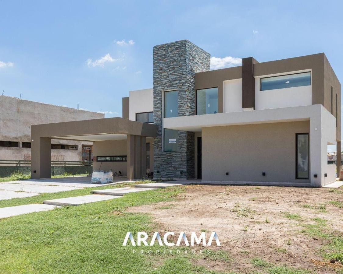 Casa en Venta con 4 dormitorios en La Providencia – Canning
