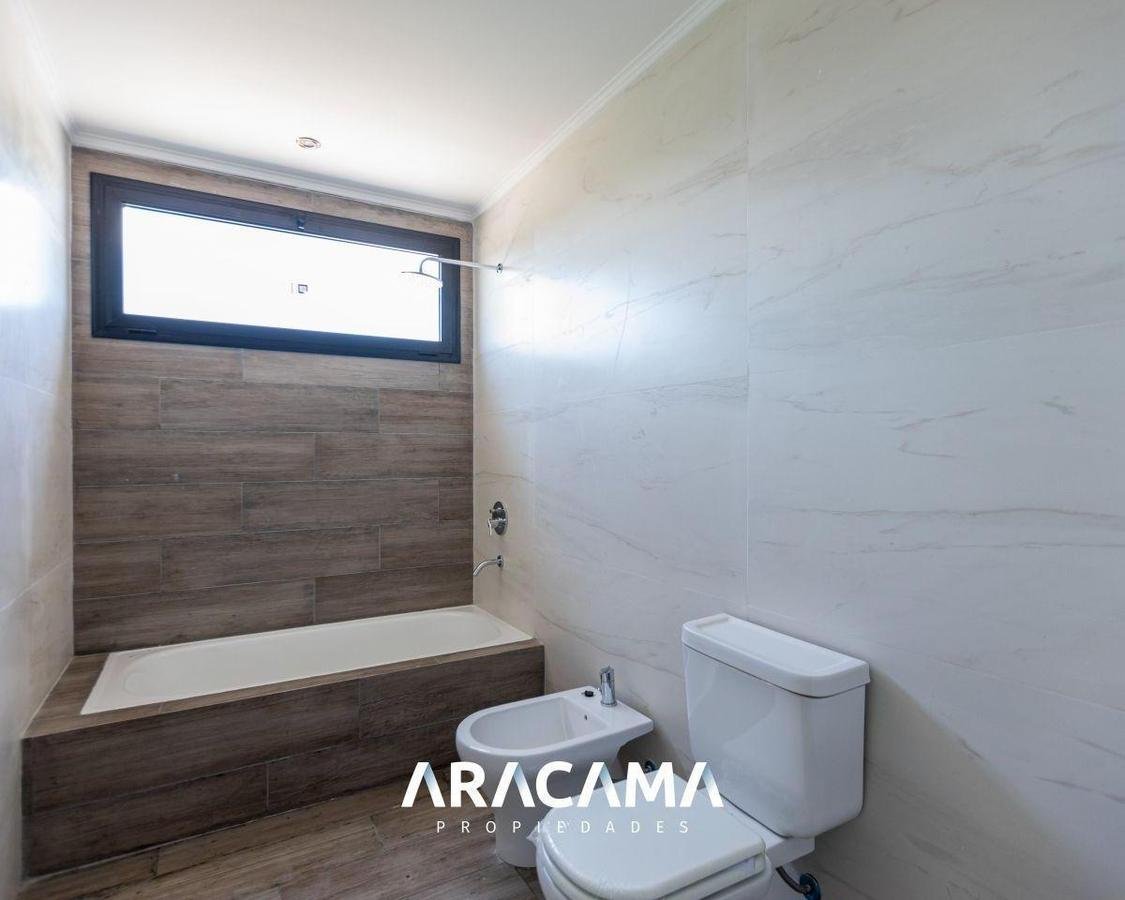 Casa en Venta con 4 dormitorios en La Providencia – Canning