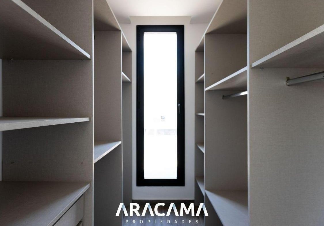 Casa en Venta con 4 dormitorios en La Providencia – Canning