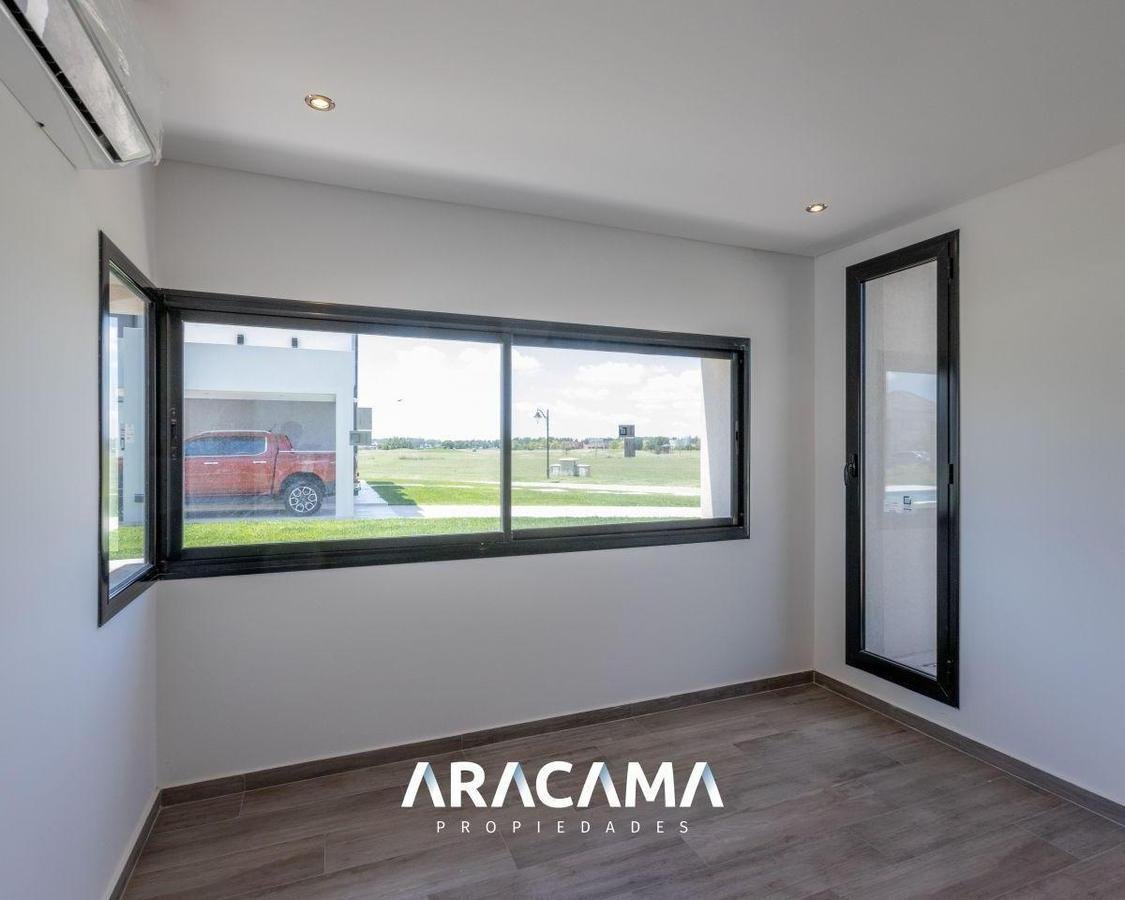 Casa en Venta con 4 dormitorios en La Providencia – Canning