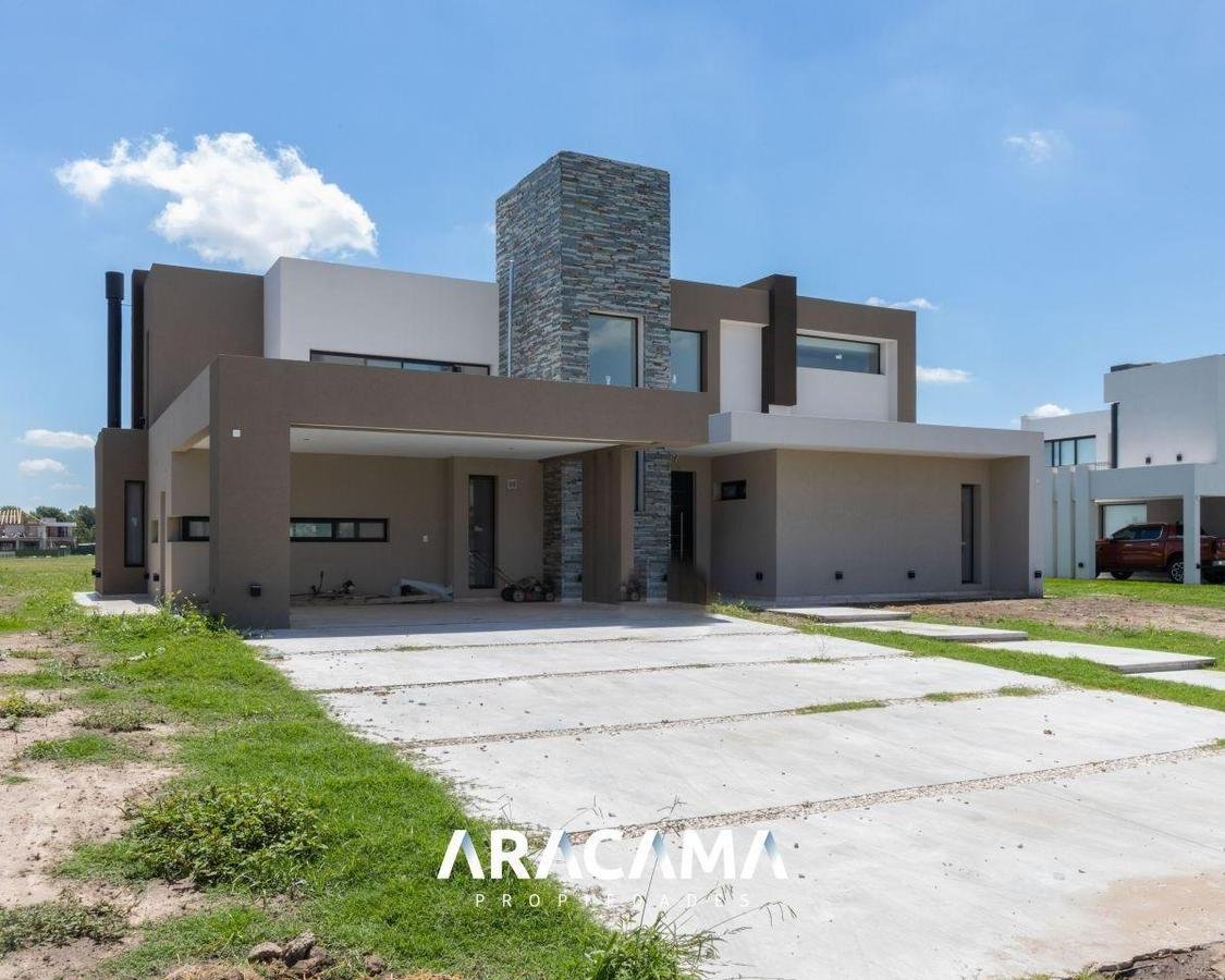 Casa en Venta con 4 dormitorios en La Providencia – Canning