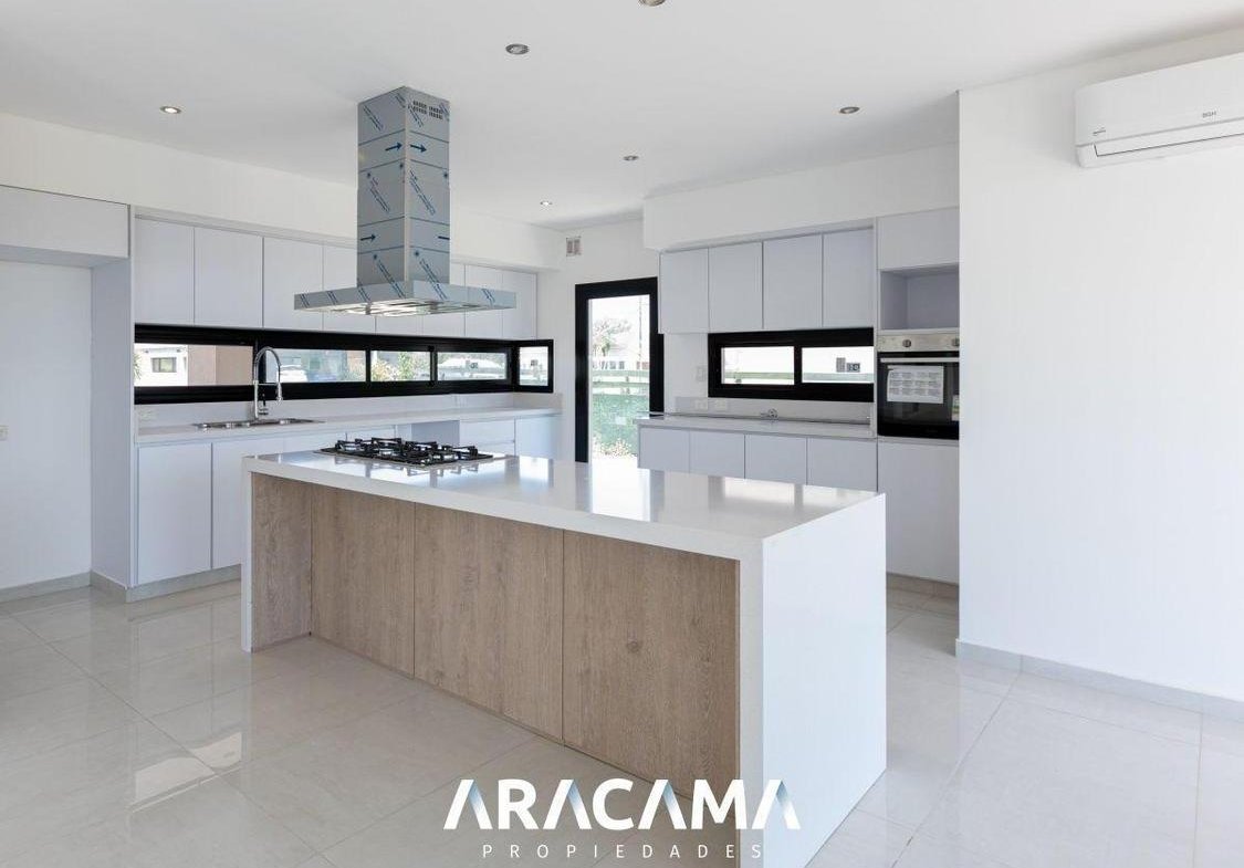 Casa en Venta con 4 dormitorios en La Providencia – Canning