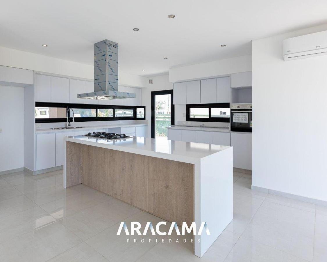 Casa en Venta con 4 dormitorios en La Providencia – Canning