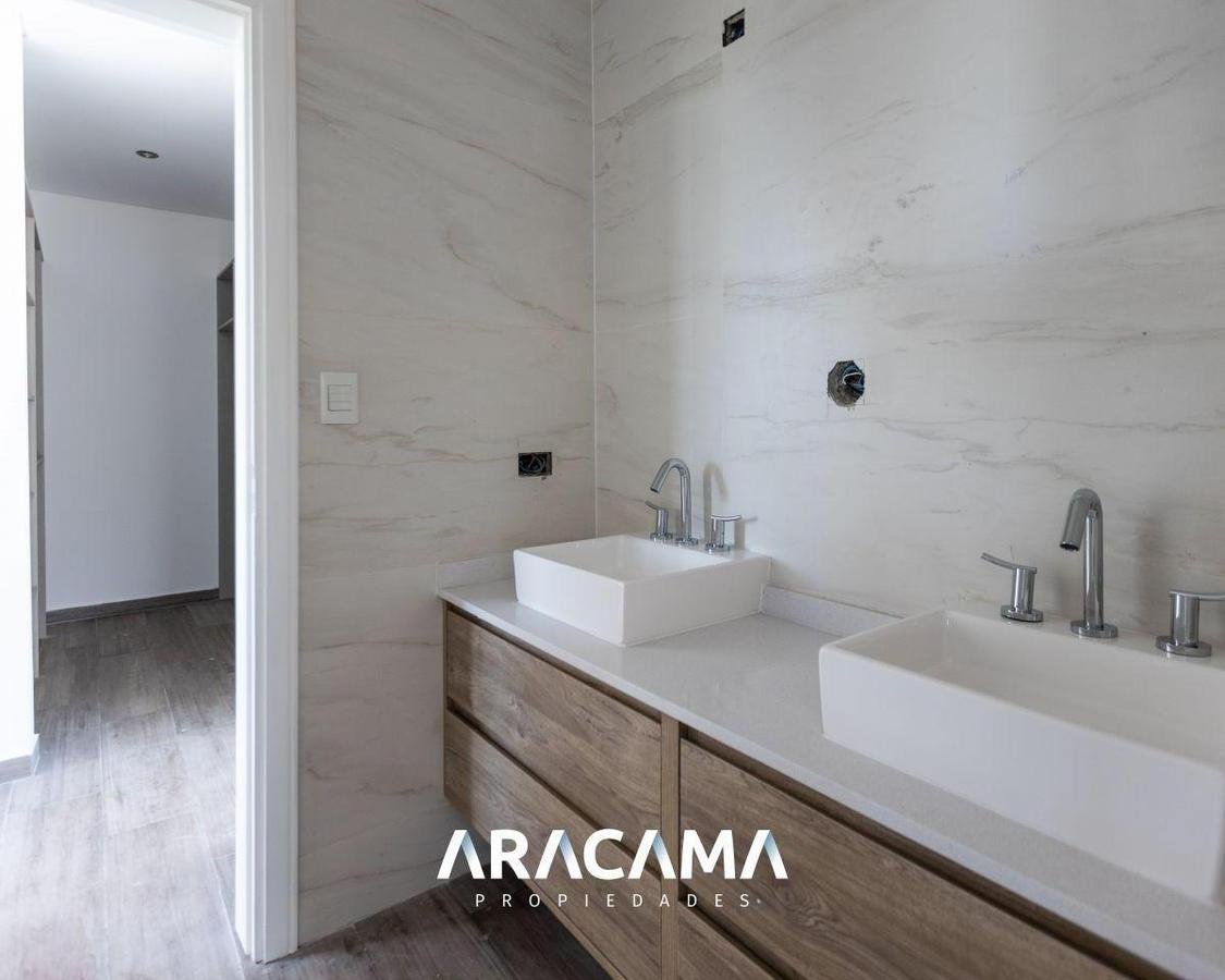 Casa en Venta con 4 dormitorios en La Providencia – Canning