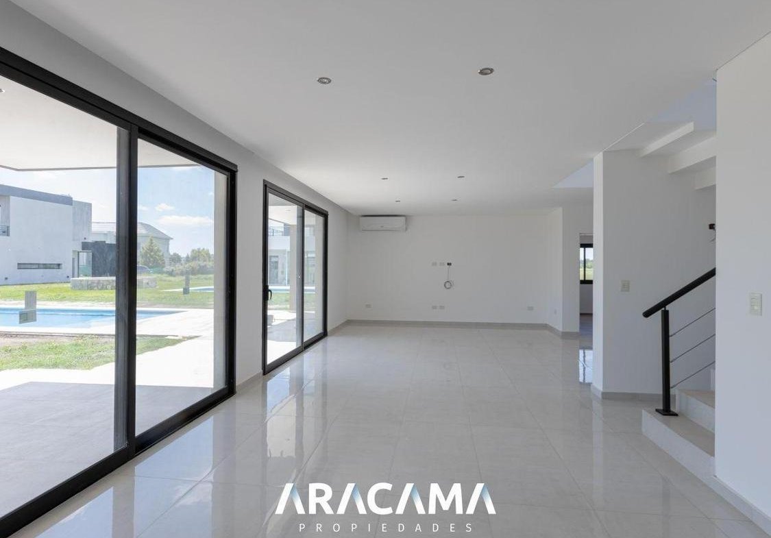 Casa en Venta con 4 dormitorios en La Providencia – Canning