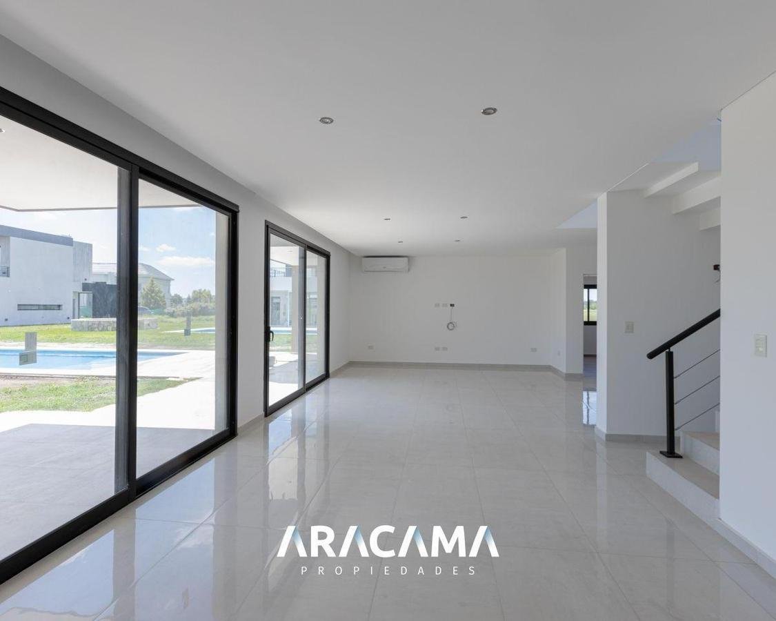 Casa en Venta con 4 dormitorios en La Providencia – Canning