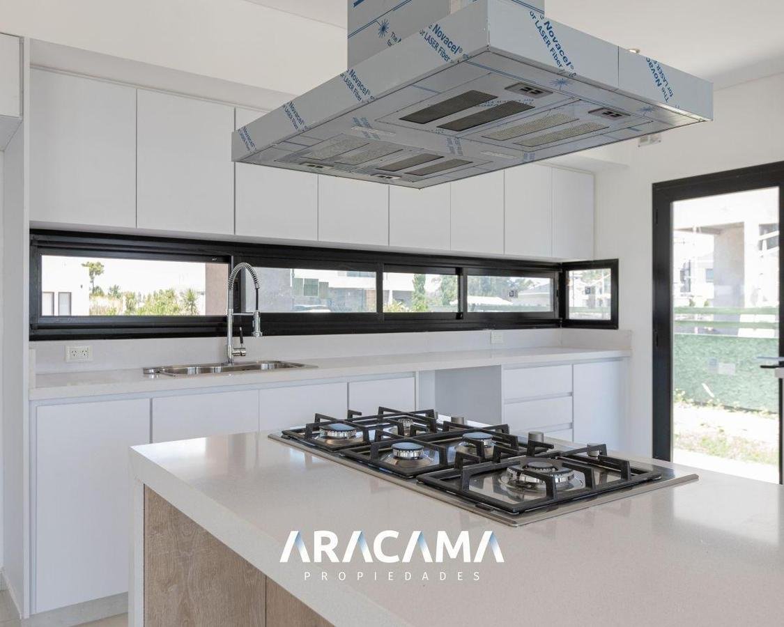 Casa en Venta con 4 dormitorios en La Providencia – Canning