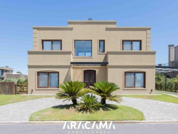Casa en Venta en Lagos de Canning