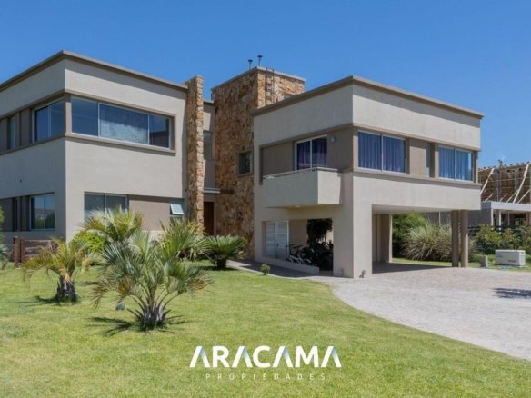Casa en Venta en La Providencia – Canning