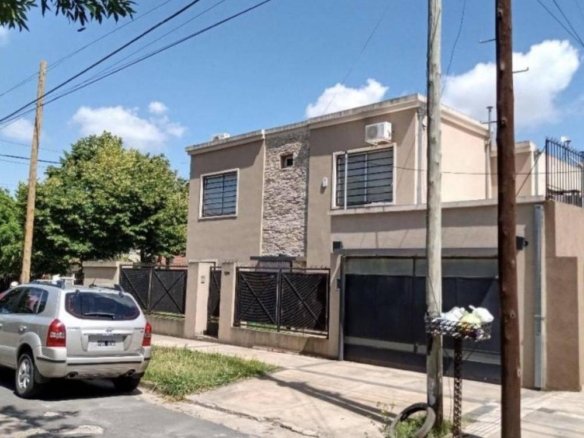 Duplex en Venta en Luis Guillon