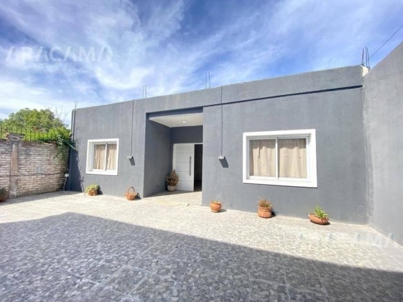 Casa y local en venta – Ezeiza