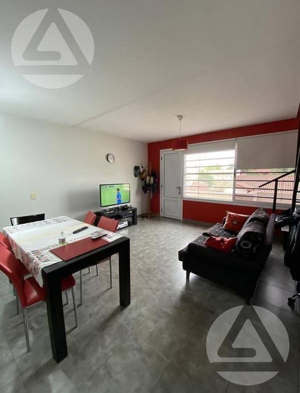Duplex en Venta – Luis Guillon