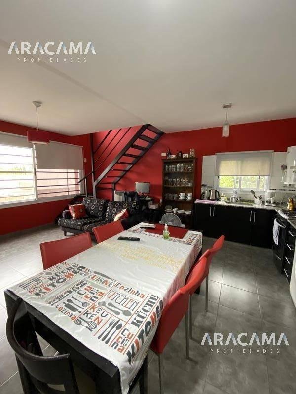 Duplex en Venta – Luis Guillon