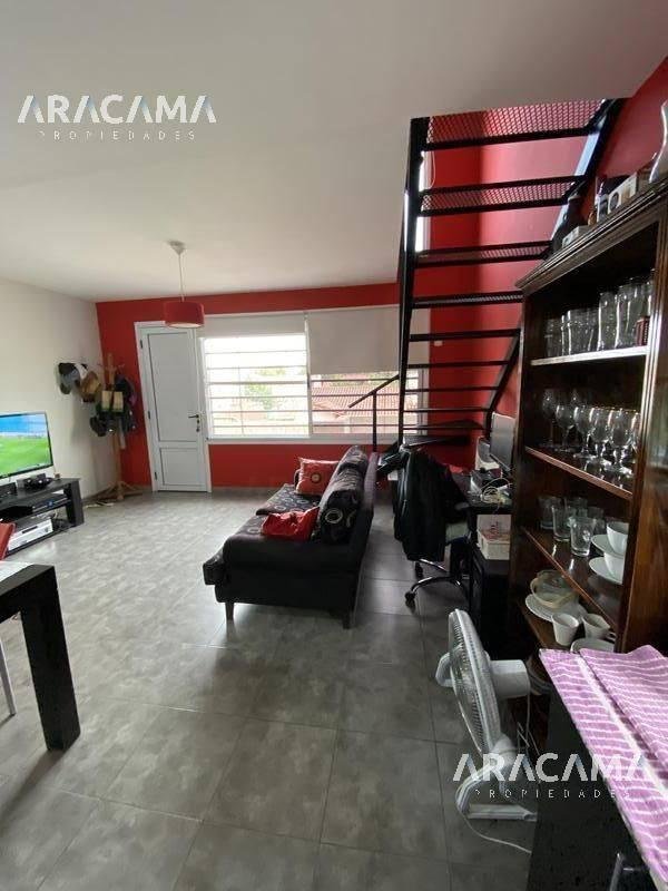 Duplex en Venta – Luis Guillon