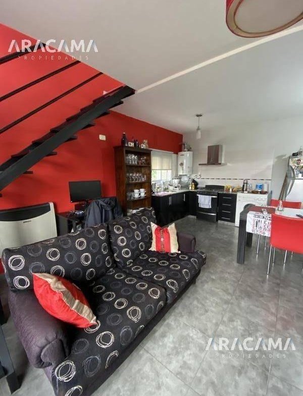 Duplex en Venta – Luis Guillon