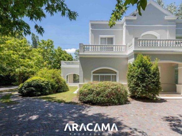 Casa en venta en Solar del bosque – Canning