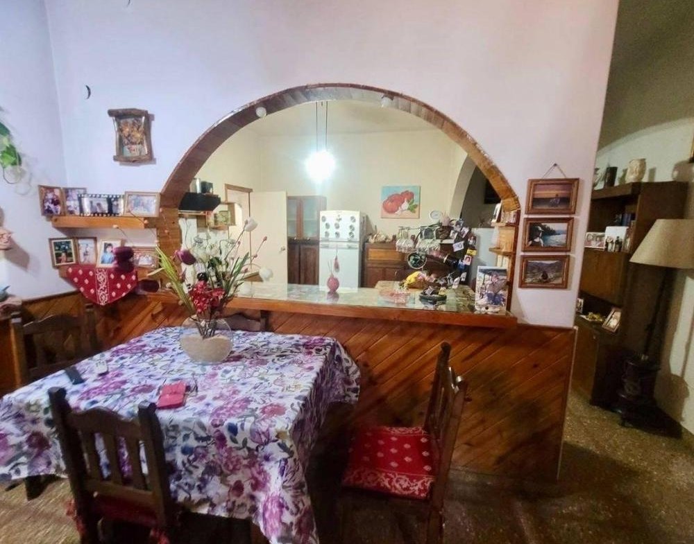 Casa con Locales en Venta en El Jaguel