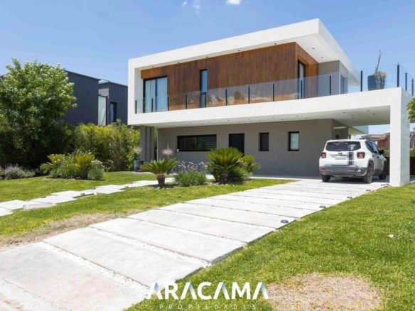 Casa en Venta en Terralagos – Canning