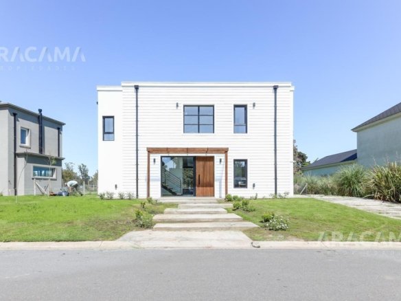 Casa en VENTA en Barrio Privado Lomas Athletic Links – Ezeiza