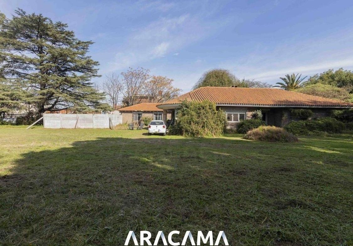 Casa a Refaccionar en Venta en Monte Grande