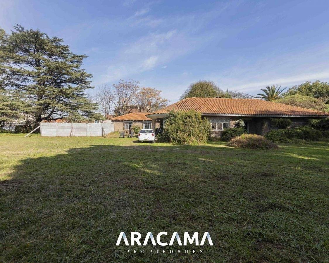 Casa a Refaccionar en Venta en Monte Grande
