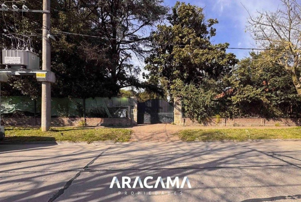 Casa a Refaccionar en Venta en Monte Grande