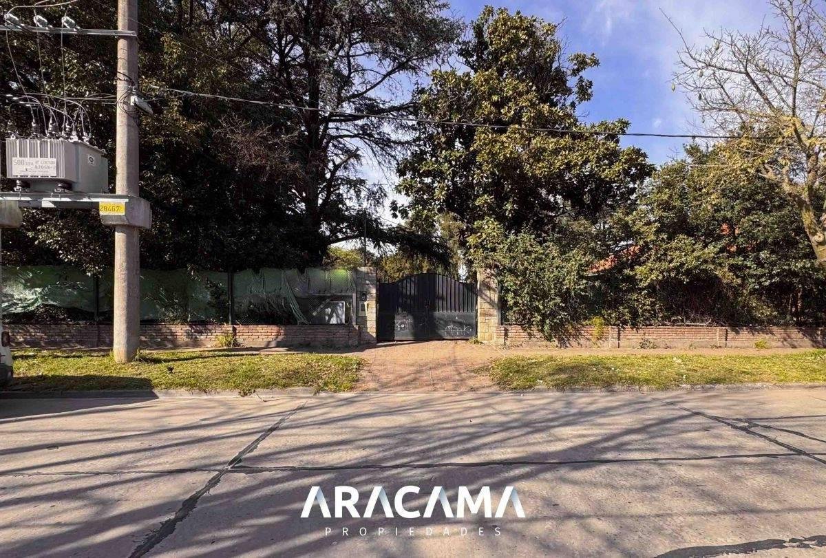 Casa a Refaccionar en Venta en Monte Grande
