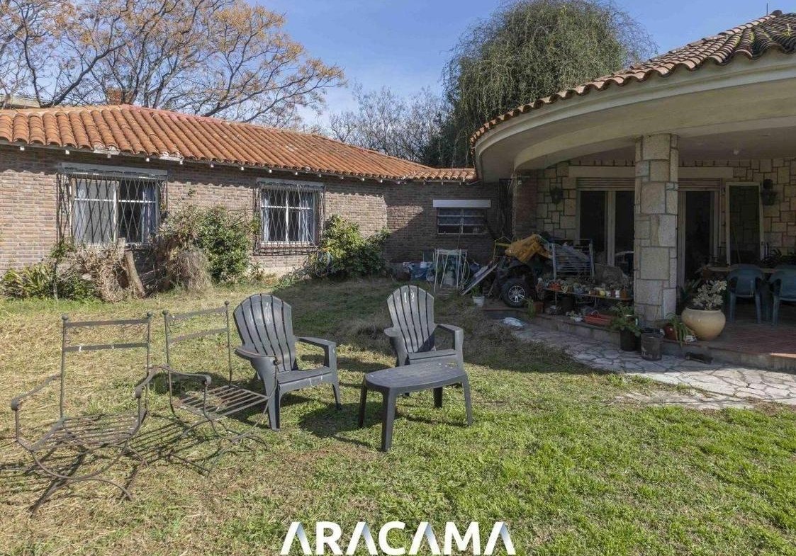 Casa a Refaccionar en Venta en Monte Grande