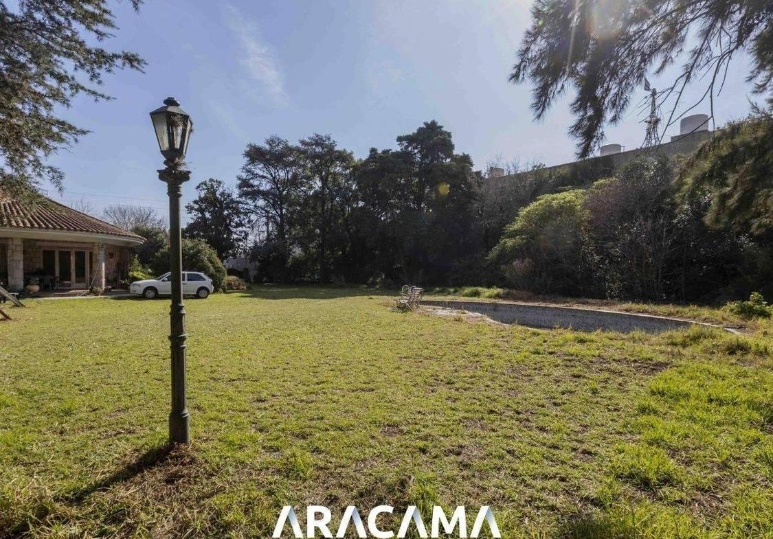 Casa a Refaccionar en Venta en Monte Grande
