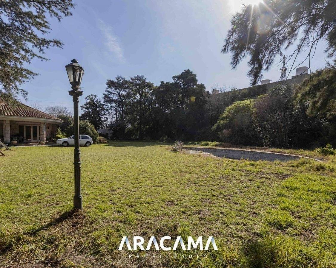 Casa a Refaccionar en Venta en Monte Grande