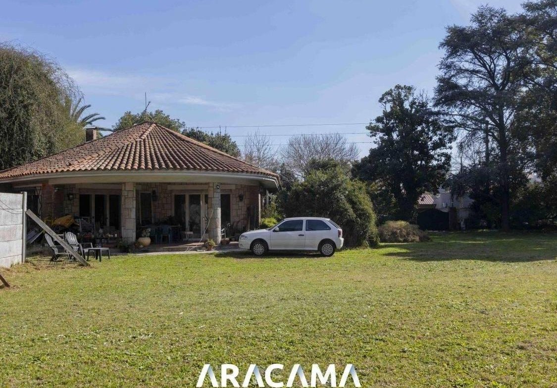 Casa a Refaccionar en Venta en Monte Grande