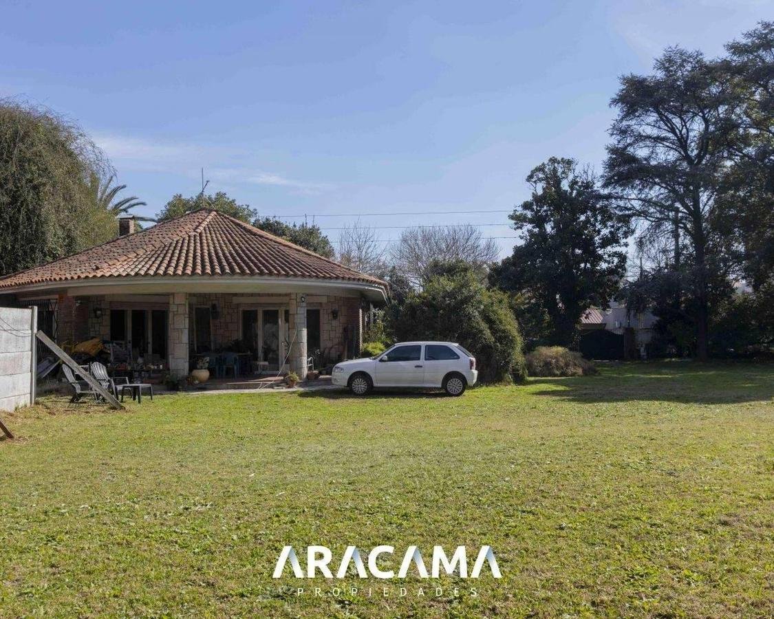 Casa a Refaccionar en Venta en Monte Grande