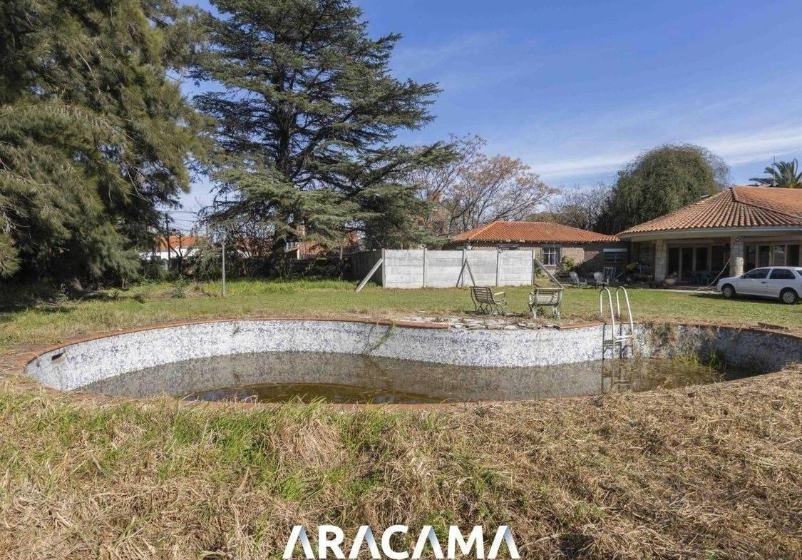 Casa a Refaccionar en Venta en Monte Grande
