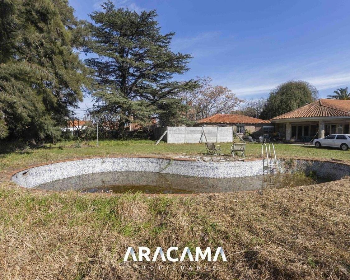 Casa a Refaccionar en Venta en Monte Grande