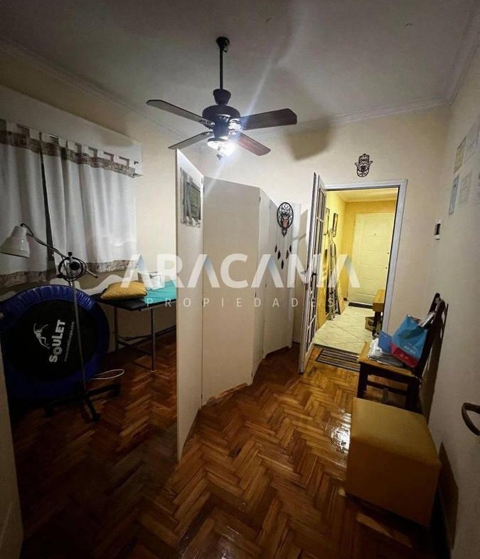 Casa con locales al frente en Monte Grande