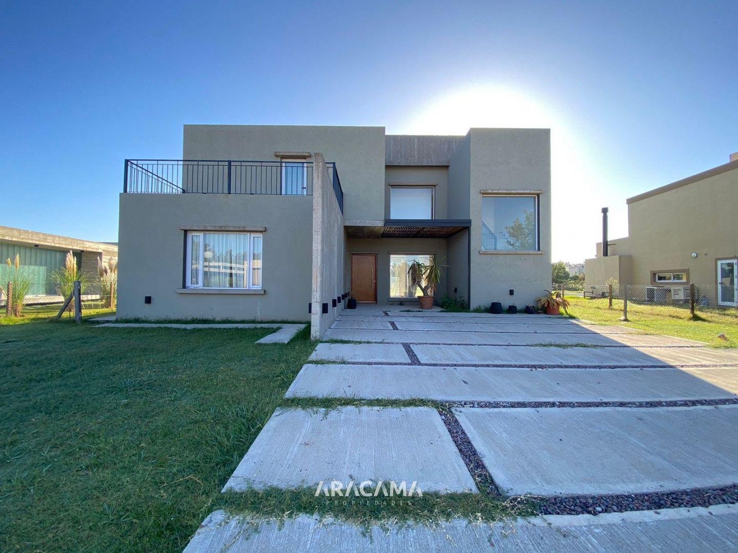 Casa en Alquiler en Fincas del Alba – Canning