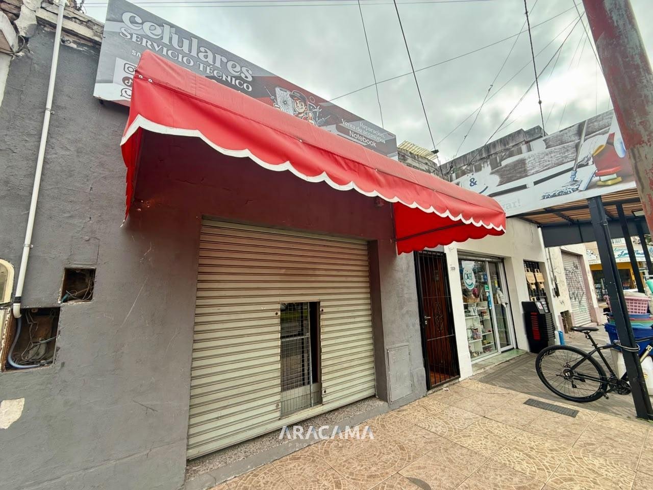 Casa con Locales Comerciales en Venta en Monte Grande