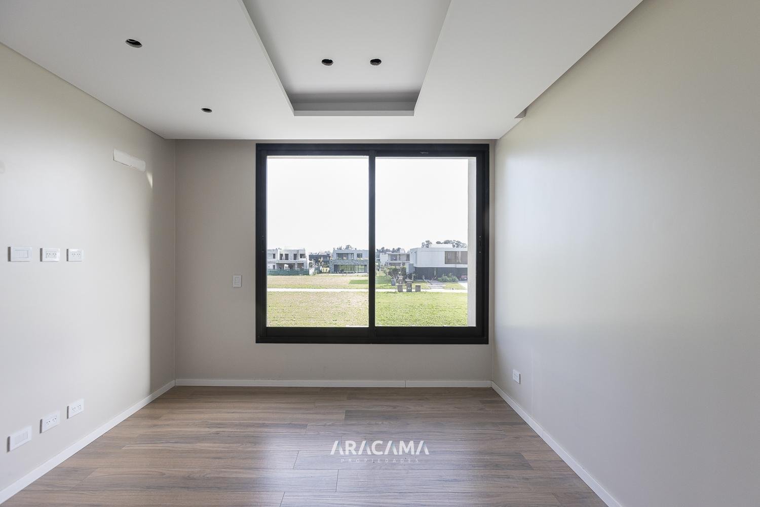 Casa en Venta en el Barrio Privado Canning Chico – Canning