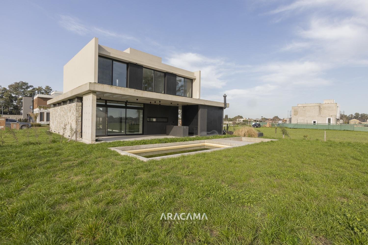 Casa en Venta en el Barrio Privado Canning Chico – Canning