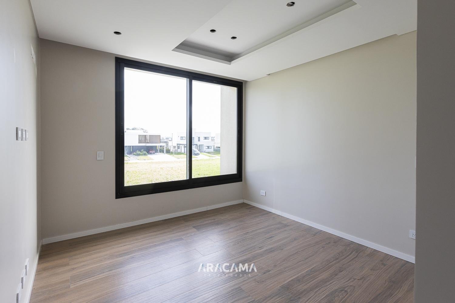 Casa en Venta en el Barrio Privado Canning Chico – Canning