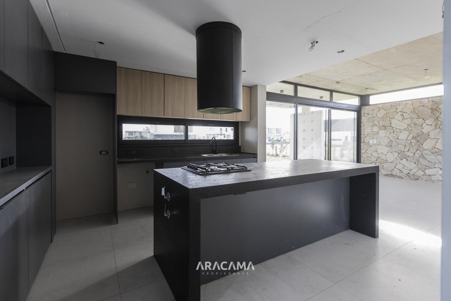 Casa en Venta en el Barrio Privado Canning Chico – Canning