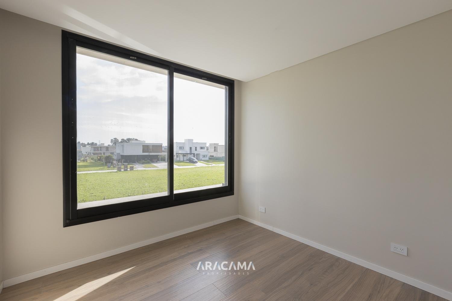 Casa en Venta en el Barrio Privado Canning Chico – Canning