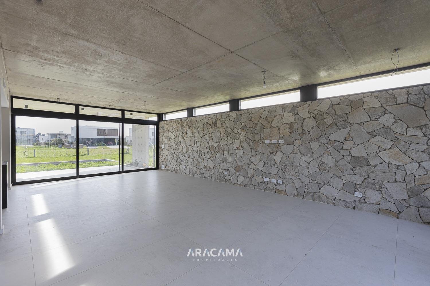 Casa en Venta en el Barrio Privado Canning Chico – Canning