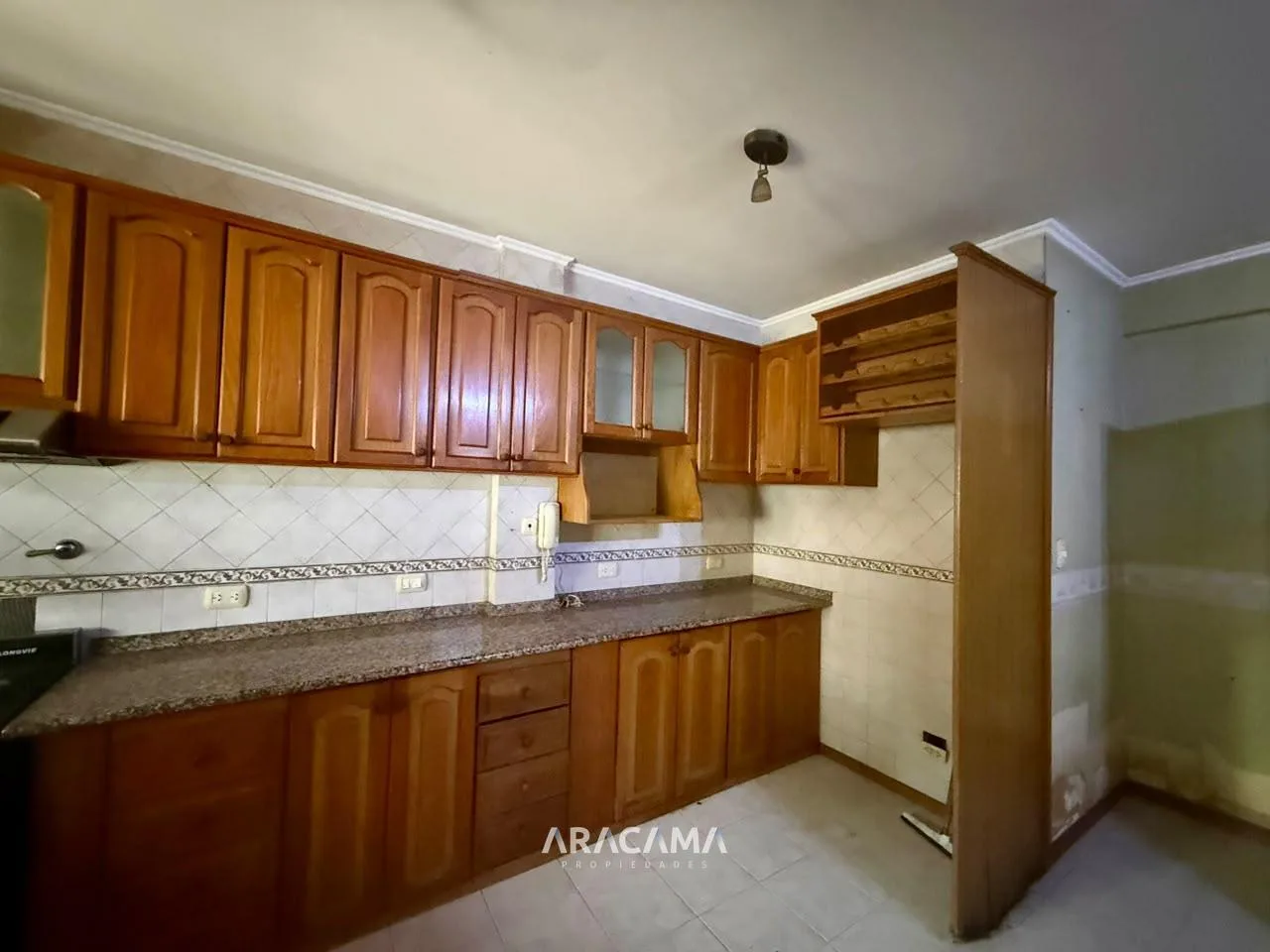 Casa en Alquiler con 4 dormitorios en Monte Grande