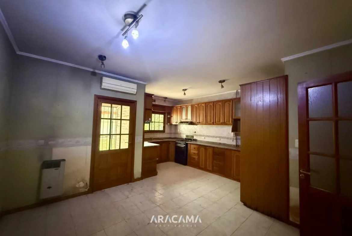 Casa en Alquiler con 4 dormitorios en Monte Grande